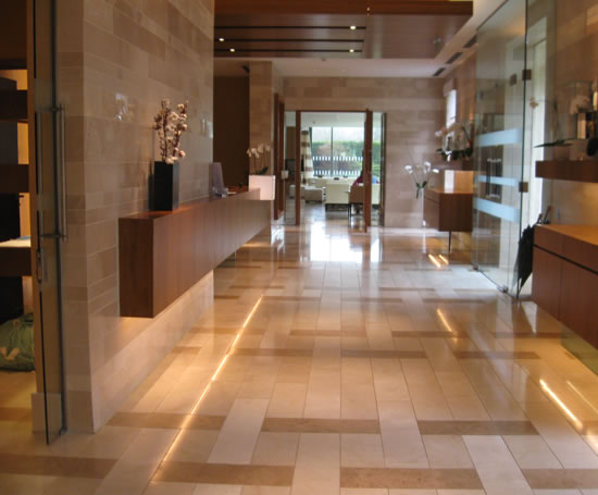 отделка стен известняком